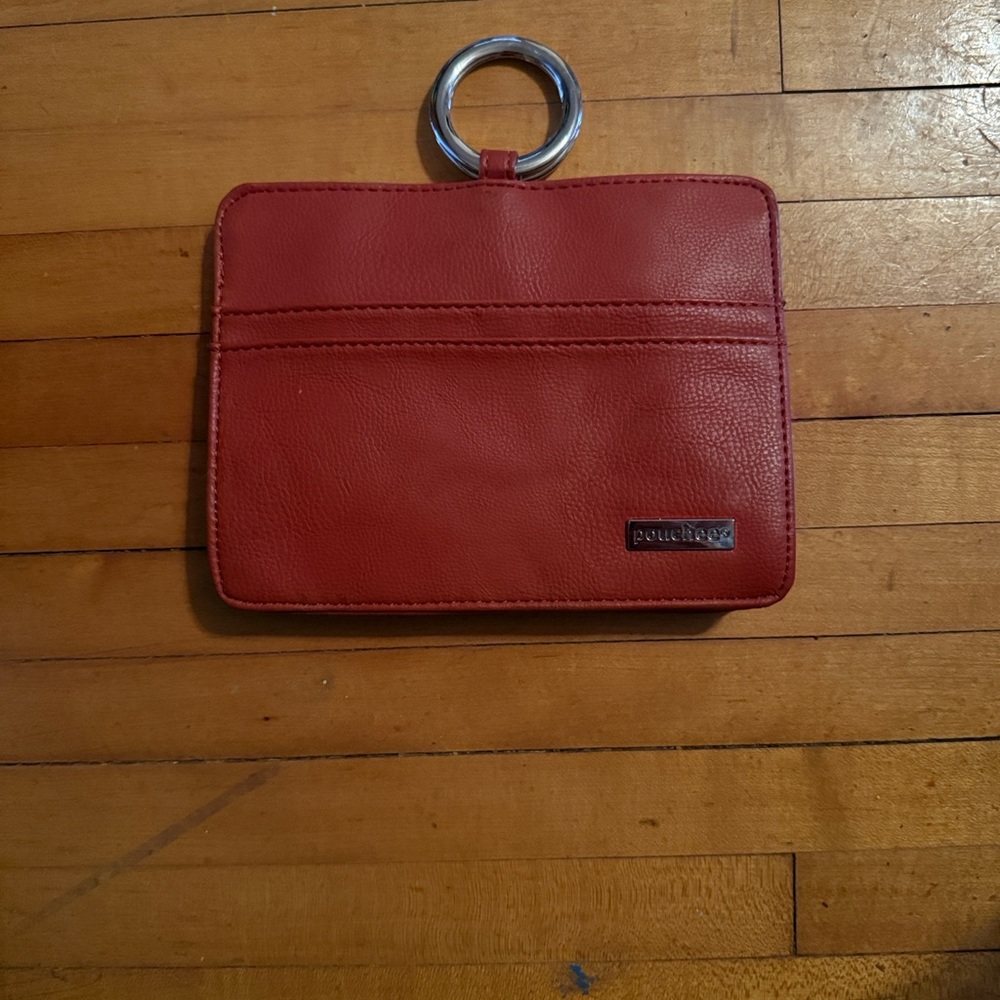 Pouchee purse organization
